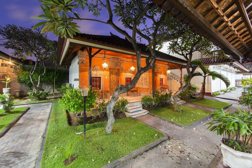Surya Tropical Kuta Hotel Кута Екстериор снимка