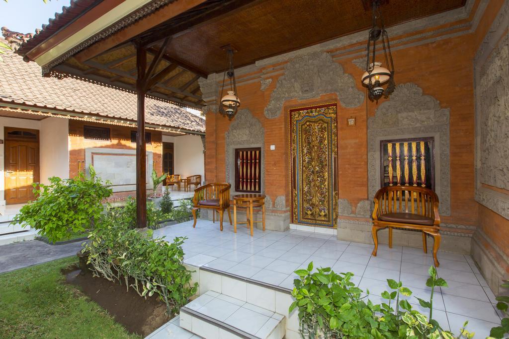 Surya Tropical Kuta Hotel Кута Екстериор снимка