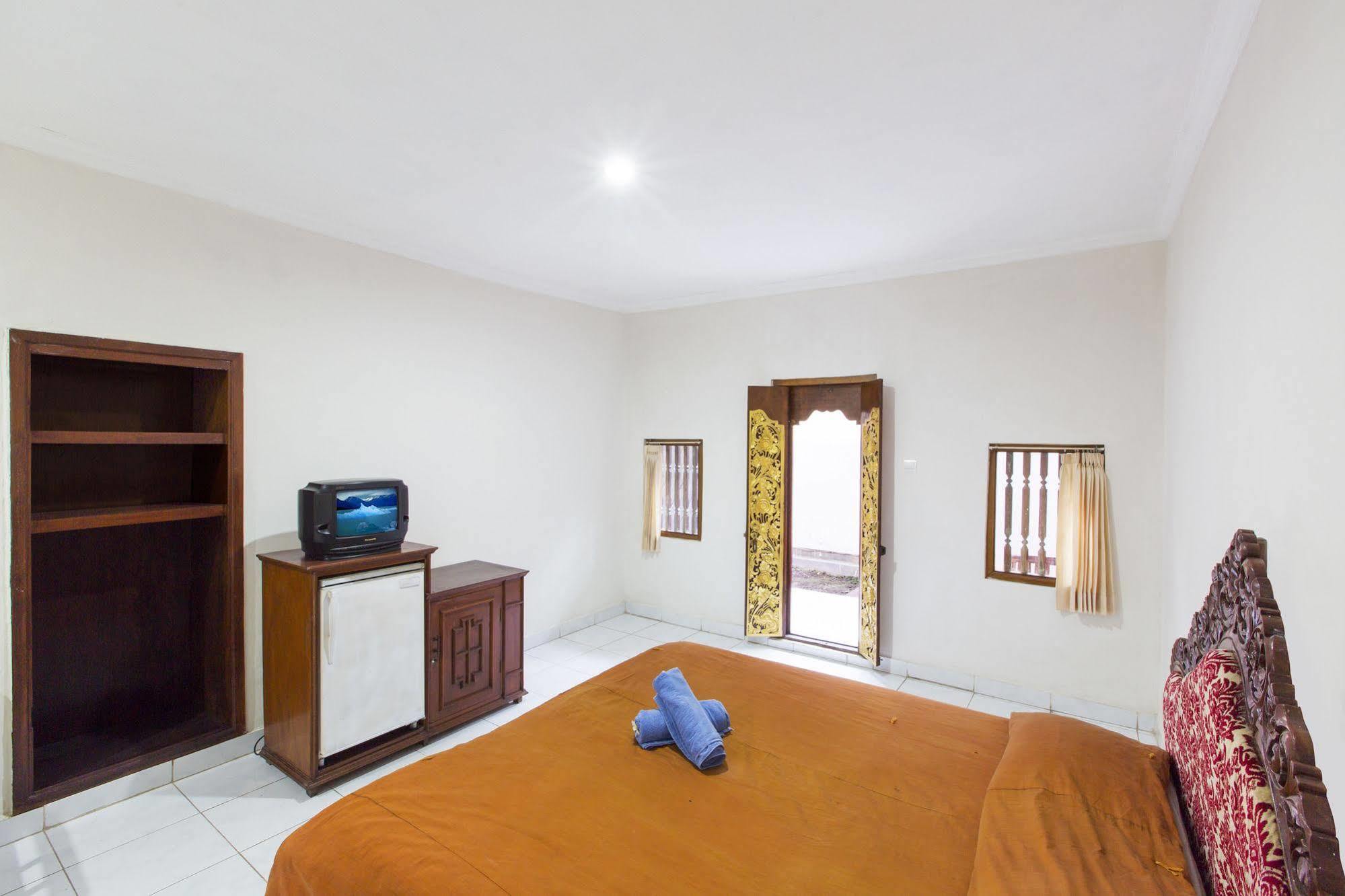 Surya Tropical Kuta Hotel Кута Екстериор снимка