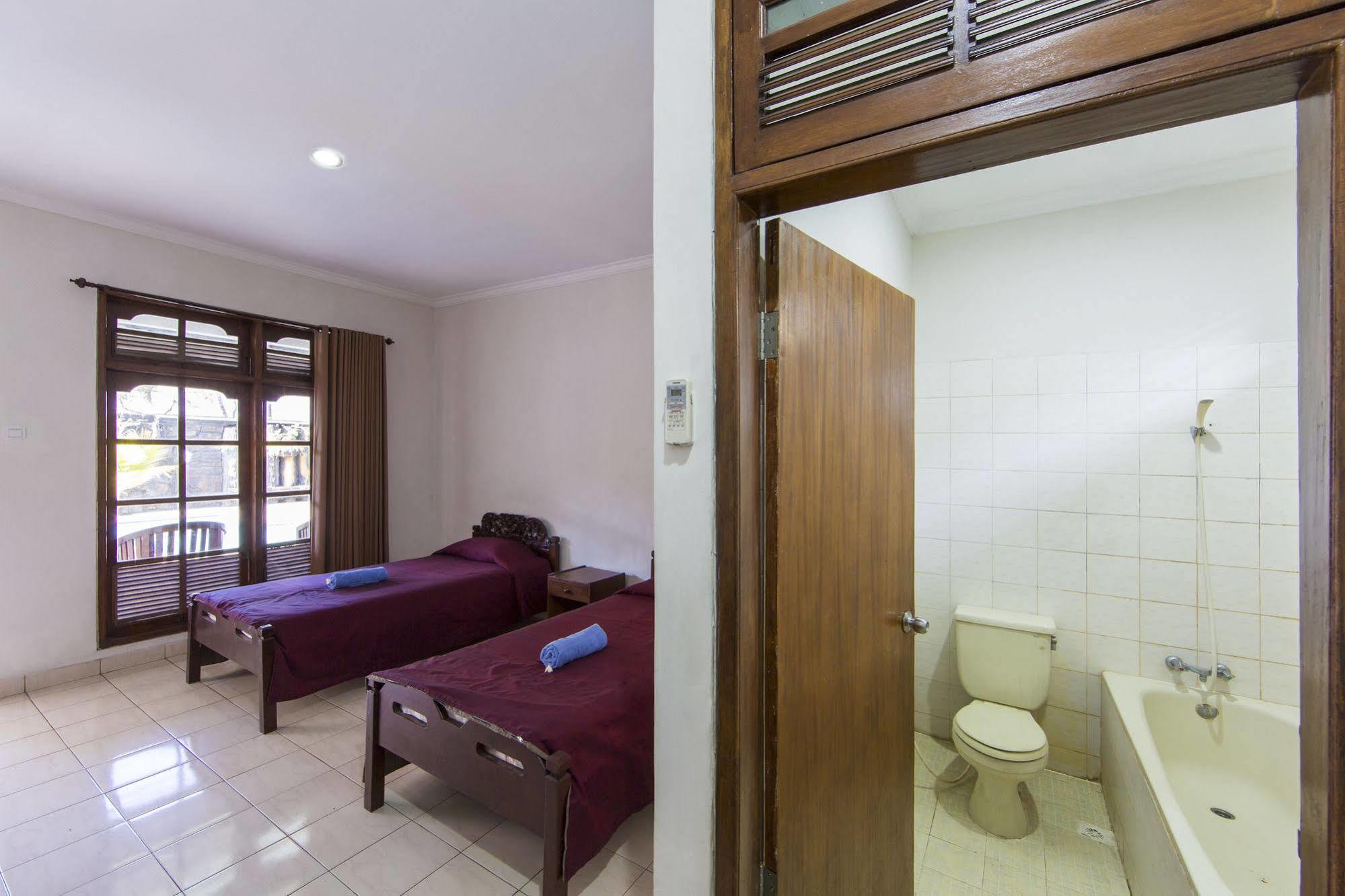 Surya Tropical Kuta Hotel Кута Екстериор снимка