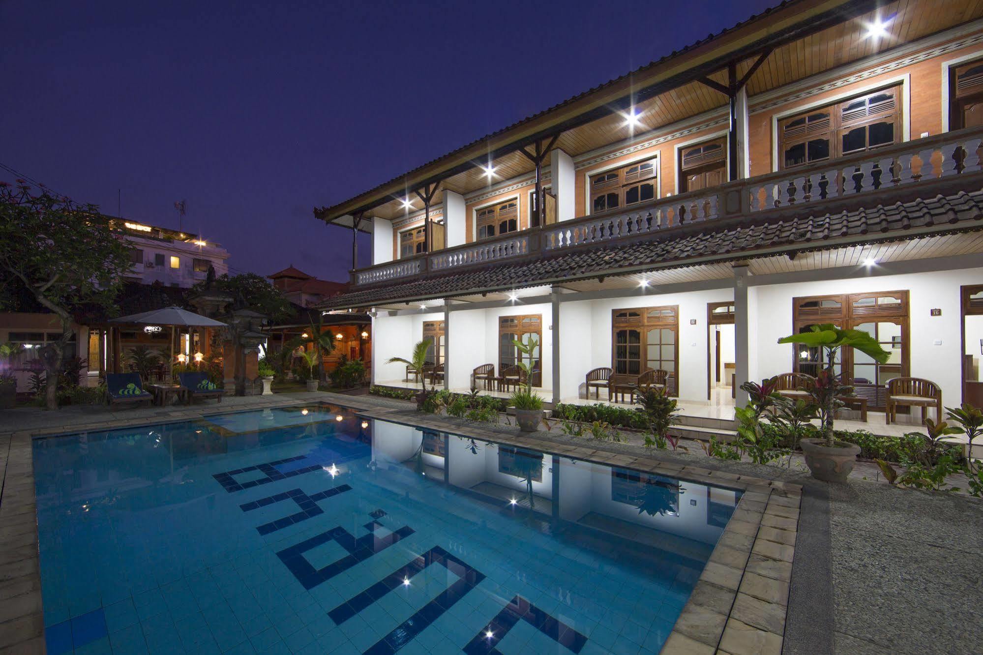 Surya Tropical Kuta Hotel Кута Екстериор снимка