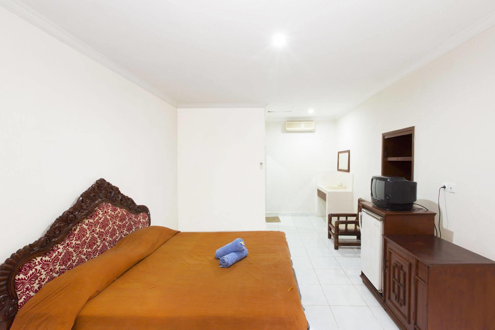 Surya Tropical Kuta Hotel Кута Екстериор снимка