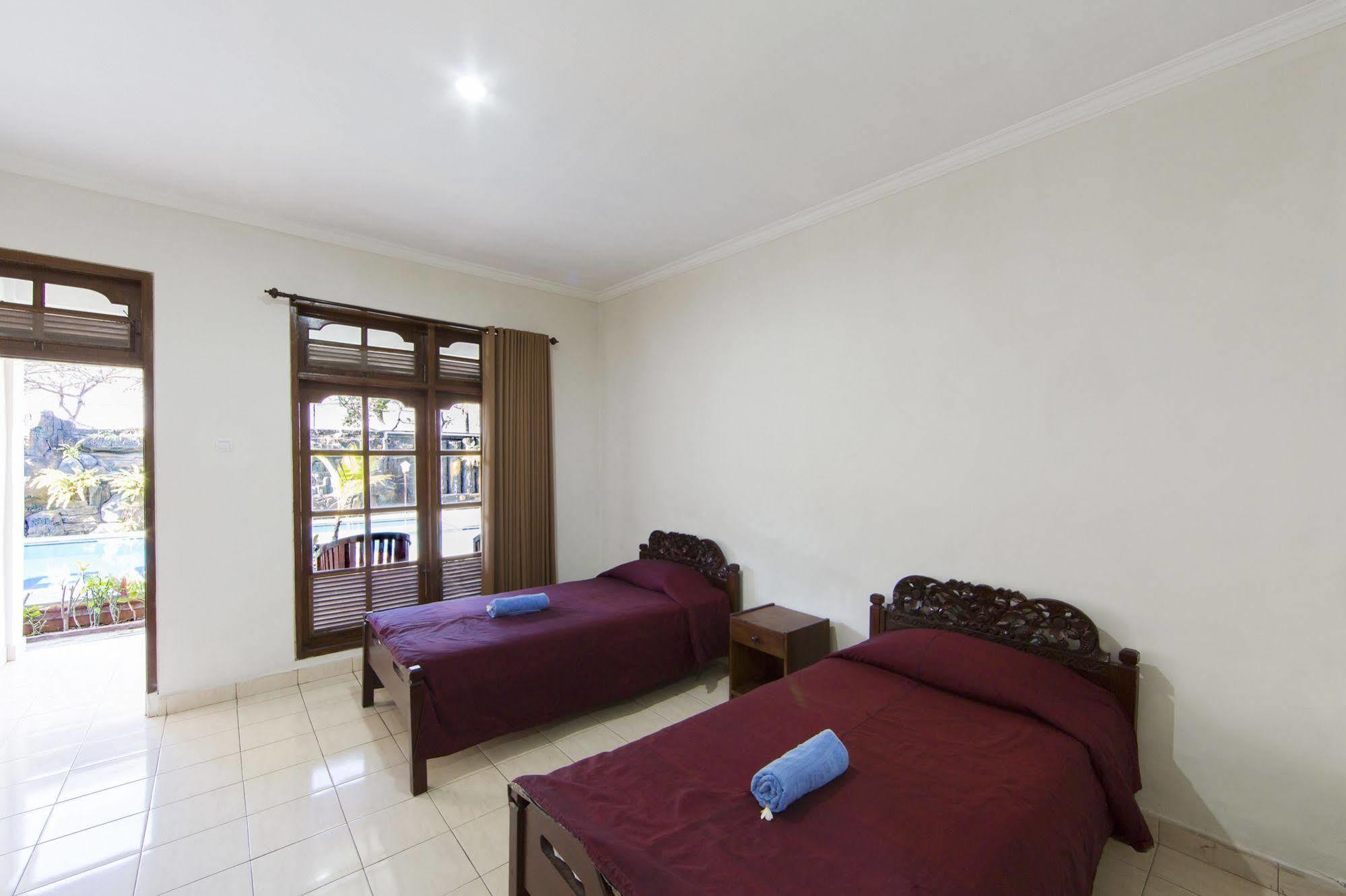 Surya Tropical Kuta Hotel Кута Екстериор снимка