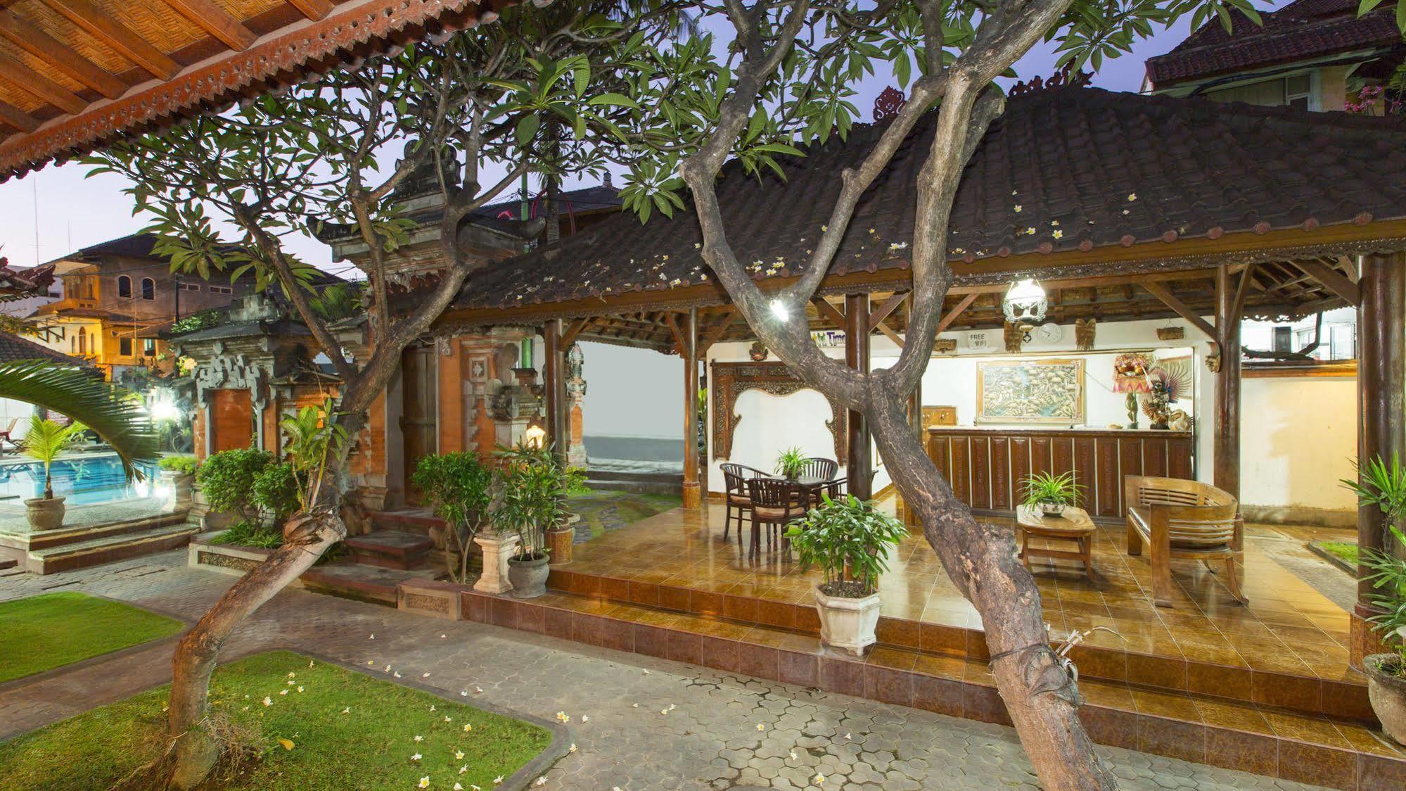 Surya Tropical Kuta Hotel Кута Екстериор снимка