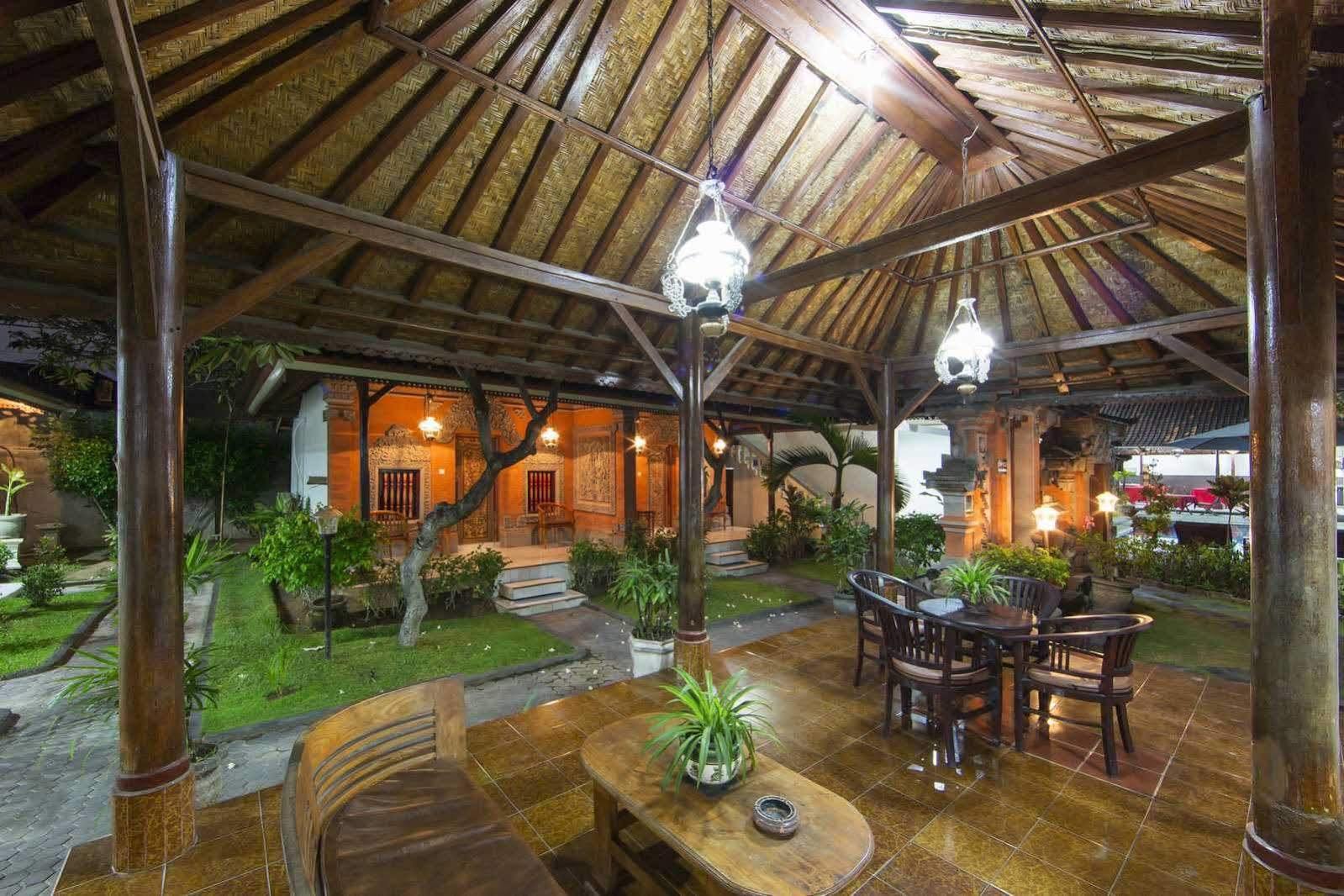 Surya Tropical Kuta Hotel Кута Екстериор снимка
