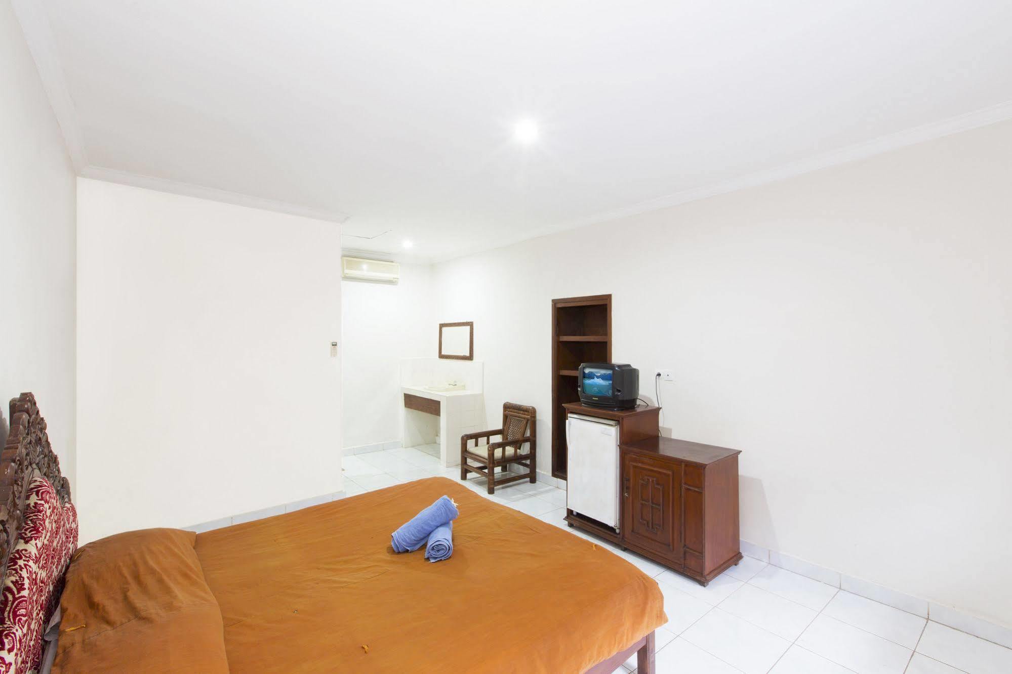 Surya Tropical Kuta Hotel Кута Екстериор снимка