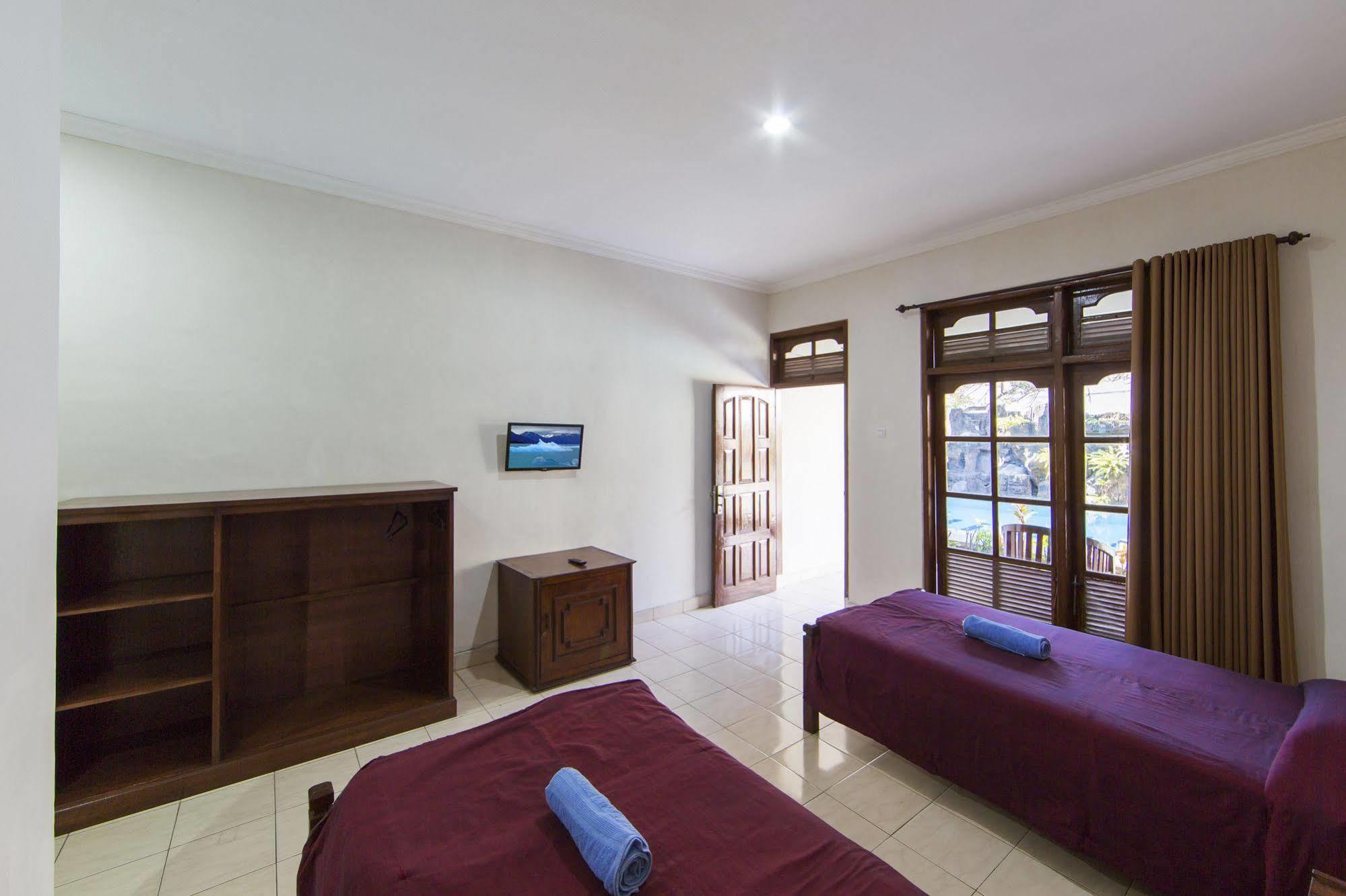 Surya Tropical Kuta Hotel Кута Екстериор снимка